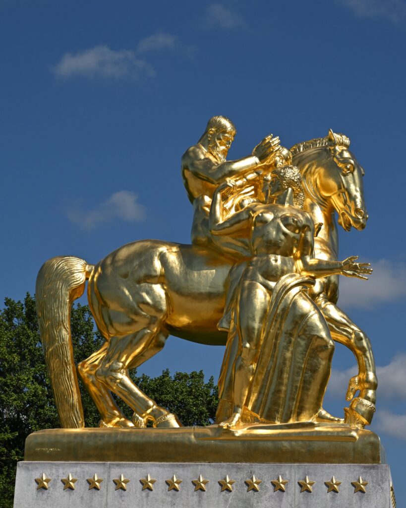 A close view of the newly gilded bronze.