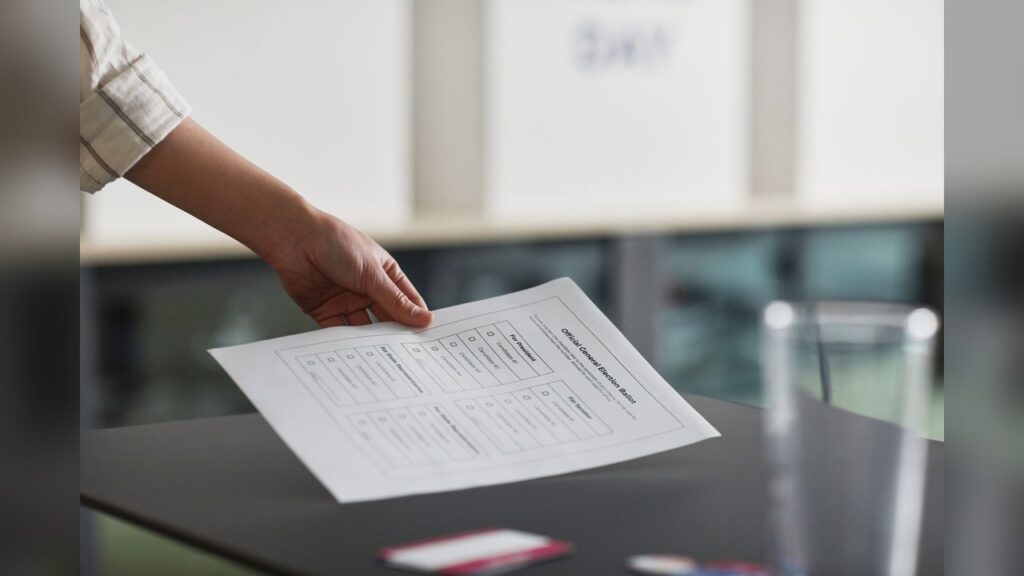 Lake Research Partners conducted a ranked choice voting simulation with 800 likely Democratic primary voters.