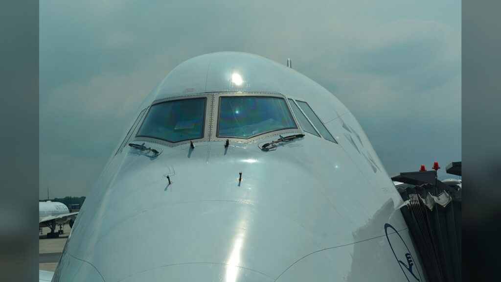 Boeing 747-8, A $400 million plane gifted by Qatar to the United States government.