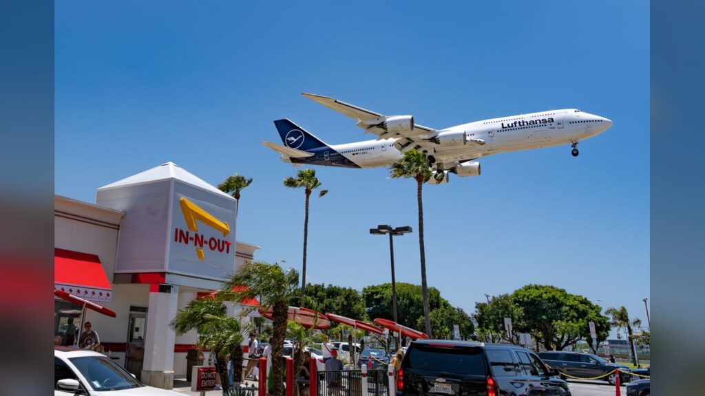 N-908JE, plane registration allegedly used to ferry teenage girls to Epstein properties.