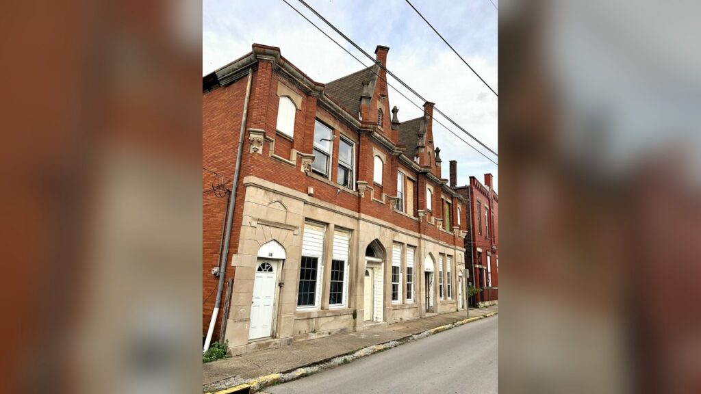 Paris, Kentucky, Location where Matt Bevin was arrested on September 3.