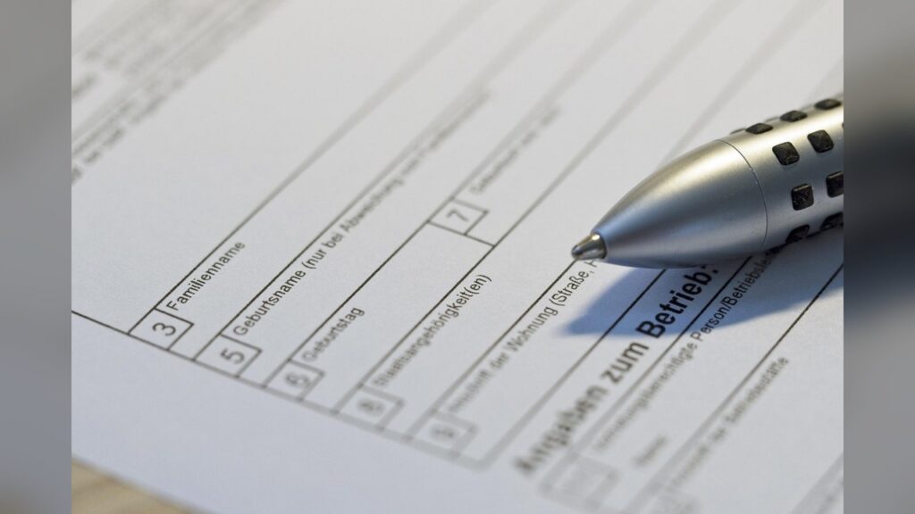 A civil service application form with a box asking applicants to explain how they would help advance the president's executive orders and policy priorities.